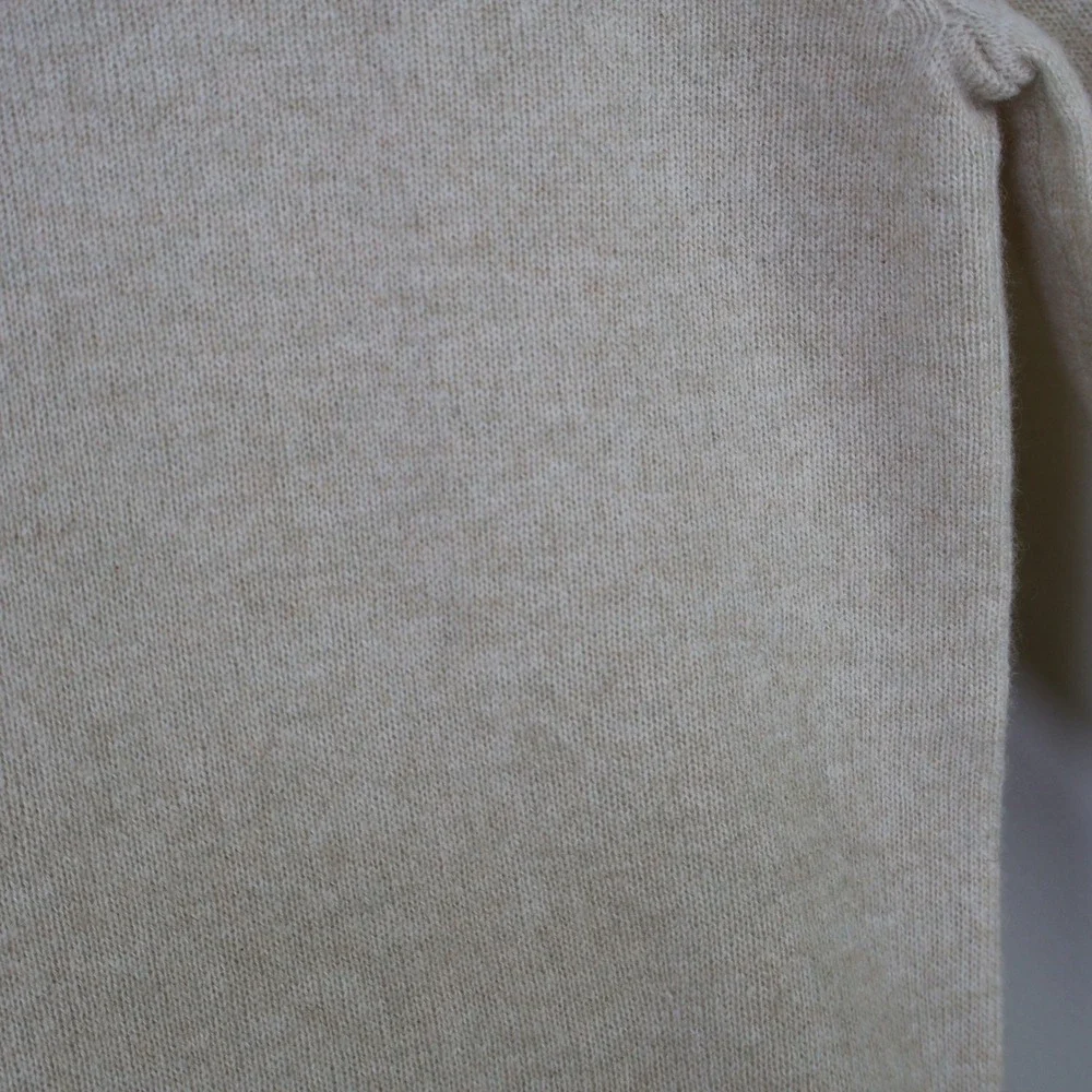 Club Room Luxury V-Neck Cashmere Sweater Small Oatmeal Soft‎ Minimalist Neutral